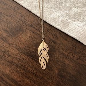 MUNROE - FEATHER PENDANT NECKLACE